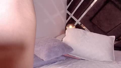 Snapshot of sara_lopee1 chatting on 10.31.25 sara_lopee1 online show from 10.31.25