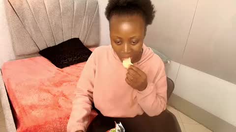 S A R A online show from 02.15.25