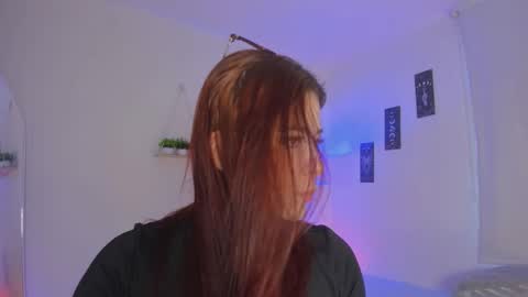 sara_sweett9 online show from 10.28.25