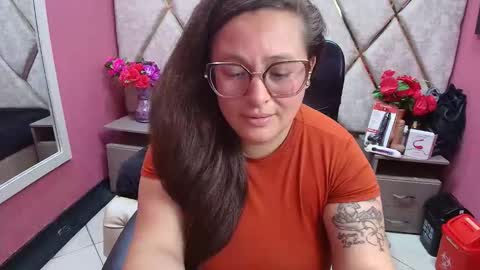 sara_thonson_ online show from 11.26.25