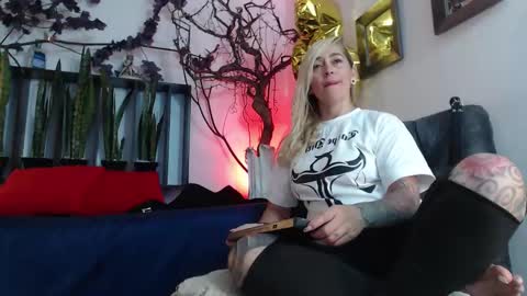 Sara Valkyria online show from 10.20.25