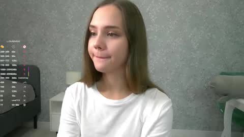 Snapshot of sara_whooops chatting on 10.05.25 Im Sara online show from 10.05.25