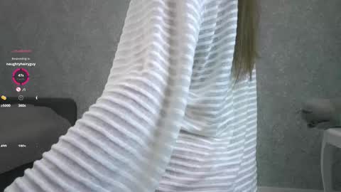 Snapshot of sara_whooops chatting on 11.12.25 Im Sara online show from 11.12.25