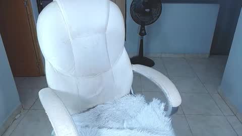 Snapshot of sara_y_rauw chatting on 10.14.25 Sara online show from 10.14.25