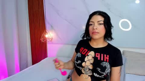 Snapshot of sara_zc chatting on 10.07.25 sara_zc online show from 10.07.25