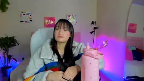 Snapshot of saraa_ramirez chatting on 12.18.24 Sarah Ramirez online show from 12.18.24