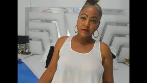 Snapshot of saraajhons chatting on 11.14.25 Sara online show from 11.14.25