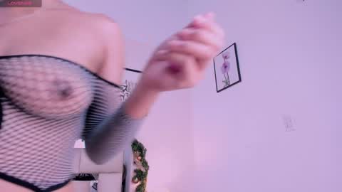 Snapshot of saraandstiven chatting on 12.20.24 Sara And Stiven online show from 12.20.24
