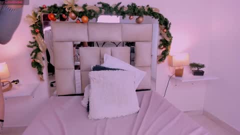 Snapshot of saraandstiven chatting on 12.23.24 Sara And Stiven online show from 12.23.24