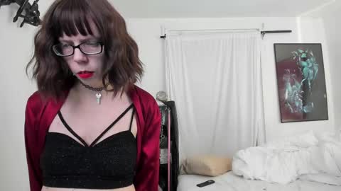 Sara Desire online show from 03.11.25