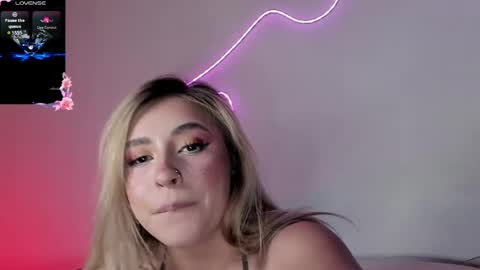 Snapshot of saradiazxxx chatting on 05.20.26 saradiazxxx online show from 05.20.26