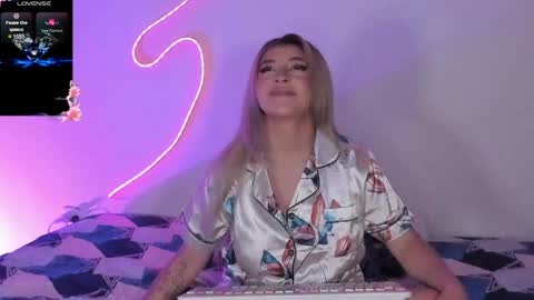 Snapshot of saradiazxxx chatting on 05.25.26 saradiazxxx online show from 05.25.26