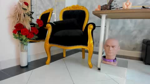 Snapshot of saraferrera chatting on 10.12.25 Sara Ferrera online show from 10.12.25