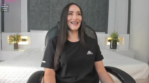 Snapshot of saragomez_1 chatting on 04.30.26 Sara Gomez online show from 04.30.26