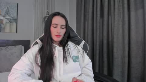 Snapshot of saragomez_1 chatting on 05.11.26 Sara Gomez online show from 05.11.26