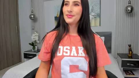 Snapshot of saragomez_1 chatting on 05.19.26 Sara Gomez online show from 05.19.26
