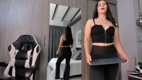 Snapshot of saragomez_1 chatting on 05.22.26 Sara Gomez online show from 05.22.26