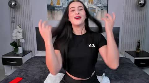Snapshot of saragomez_1 chatting on 06.01.26 Sara Gomez online show from 06.01.26