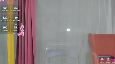 Snapshot of sarah_blake_ chatting on 10.07.25 Sara online show from 10.07.25