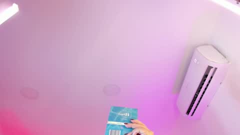 Sarah Bonneth online show from 02.06.26