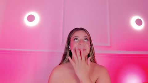 Sarah Bonneth online show from 04.26.26