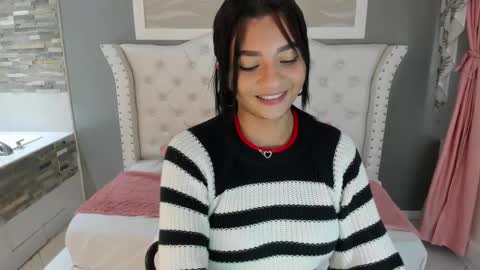 Snapshot of sarah_curtis chatting on 03.06.25 Sarah online show from 03.06.25