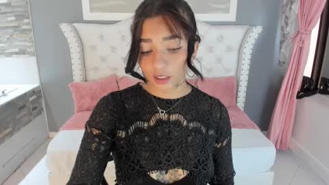 Snapshot of sarah_curtis chatting on 03.07.25 Sarah online show from 03.07.25