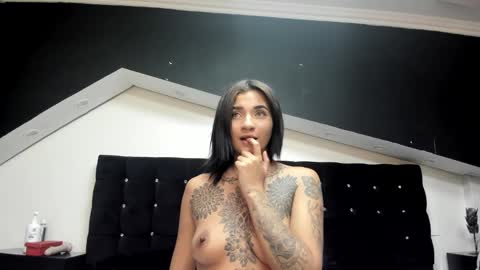 Snapshot of sarah_curtis chatting on 03.09.25 Sarah online show from 03.09.25