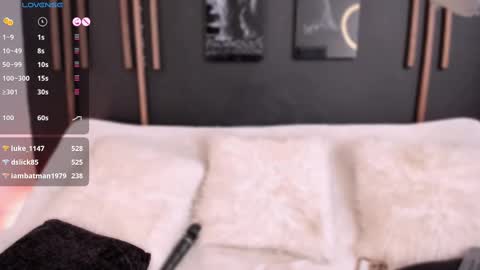 Snapshot of sarah_jacobbs chatting on 02.10.25 online show from 02.10.25