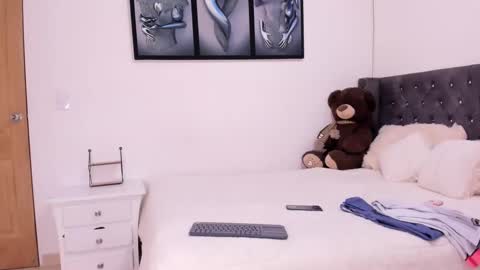 Sarah Marquez  online show from 02.18.25