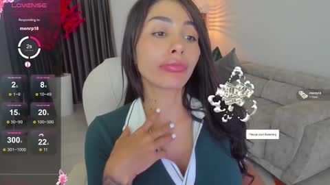 Snapshot of sarah_stonne_ chatting on 02.11.25 Sarah online show from 02.11.25