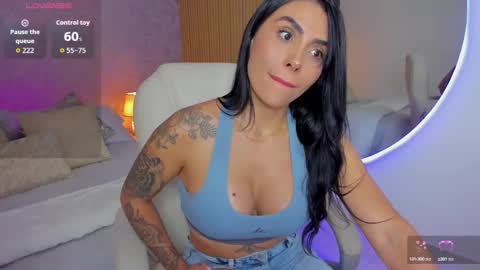 Snapshot of sarah_stonne_ chatting on 09.30.25 Sarah online show from 09.30.25