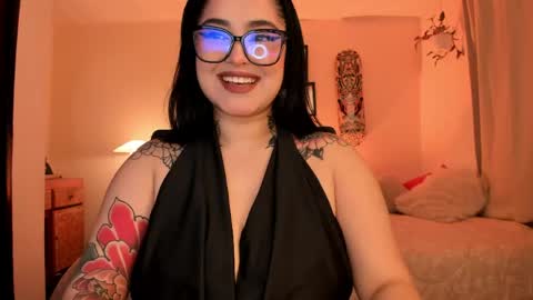 Snapshot of sarah_volkov chatting on 04.30.26 online show from 04.30.26