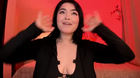 Snapshot of sarah_volkov chatting on 05.19.26 online show from 05.19.26