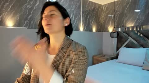 Sarah Deyvis online show from 12.26.24