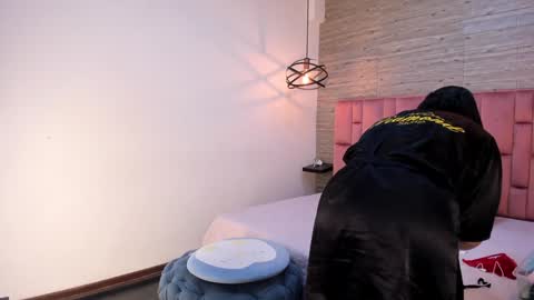 Sarah Deyvis online show from 01.18.25