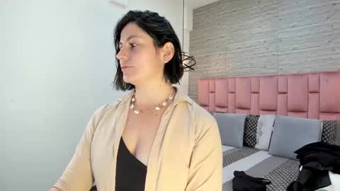 Sarah Deyvis online show from 02.23.25