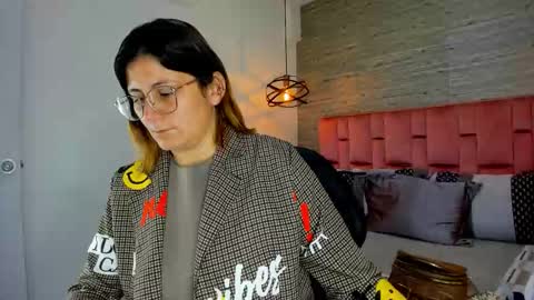 Sarah Deyvis online show from 10.29.25