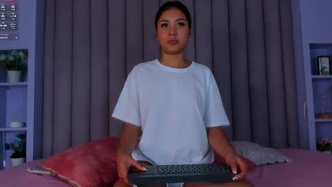 Snapshot of sarahevans__ chatting on 12.05.24 Sarah Evans online show from 12.05.24