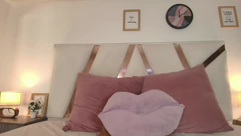 Snapshot of sarahevans__ chatting on 12.11.24 Sarah Evans online show from 12.11.24