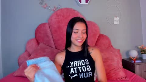 Snapshot of sarahevans__ chatting on 12.19.24 Sarah Evans online show from 12.19.24