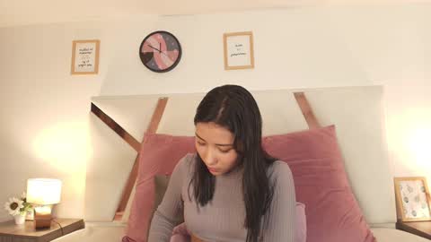 Snapshot of sarahevans__ chatting on 12.27.24 Sarah Evans online show from 12.27.24