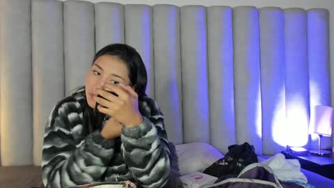 Snapshot of sarahevans__ chatting on 01.04.25 Sarah Evans online show from 01.04.25