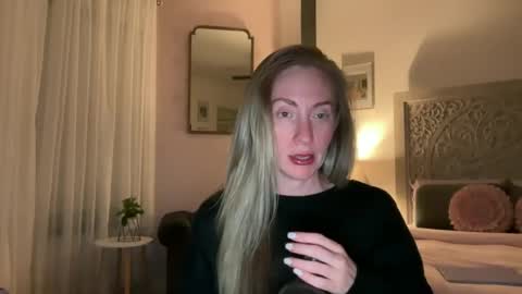 Snapshot of sarahgiroux86 chatting on 06.22.26 Sarah online show from 06.22.26