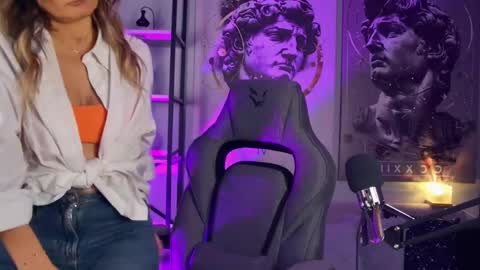 Snapshot of sarahholly chatting on 04.24.26 Divine Sarah NONUDE model online show from 04.24.26