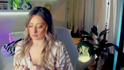 Snapshot of sarahholly chatting on 05.10.26 Divine Sarah NONUDE model online show from 05.10.26