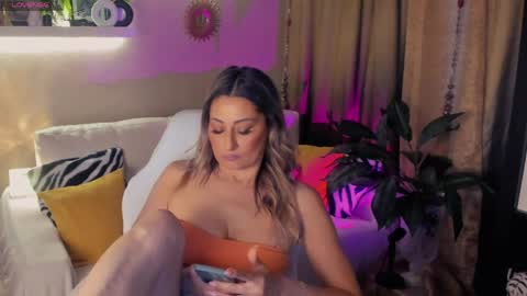 Snapshot of sarahholly chatting on 05.16.26 Divine Sarah NONUDE model online show from 05.16.26