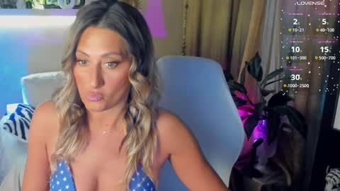Snapshot of sarahholly chatting on 05.24.26 Divine Sarah NONUDE model online show from 05.24.26