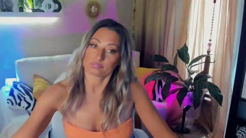 Snapshot of sarahholly chatting on 05.26.26 Divine Sarah NONUDE model online show from 05.26.26