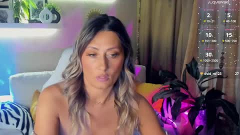 Snapshot of sarahholly chatting on 05.30.26 Divine Sarah NONUDE model online show from 05.30.26
